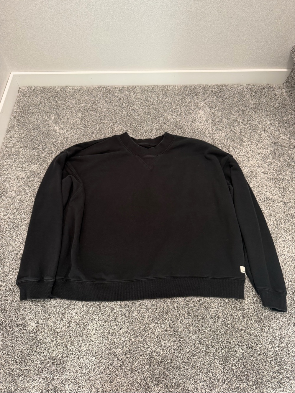 Vuroi Black Crewneck Sweatshirt